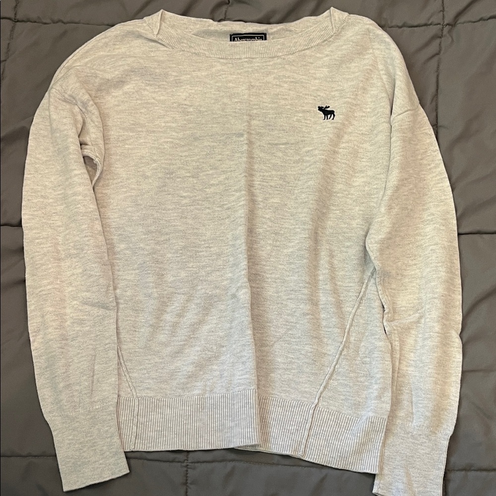 Abercrombie & Fitch Women's Light Gray Crew Neck Sweater